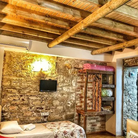 Otel Stone&wood House *