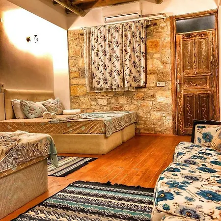 Otel Stone&wood House *